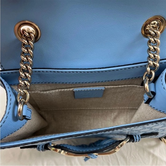 Gucci Light Blue Shoulder Bag with Gold Chain - Picture 4 of 7